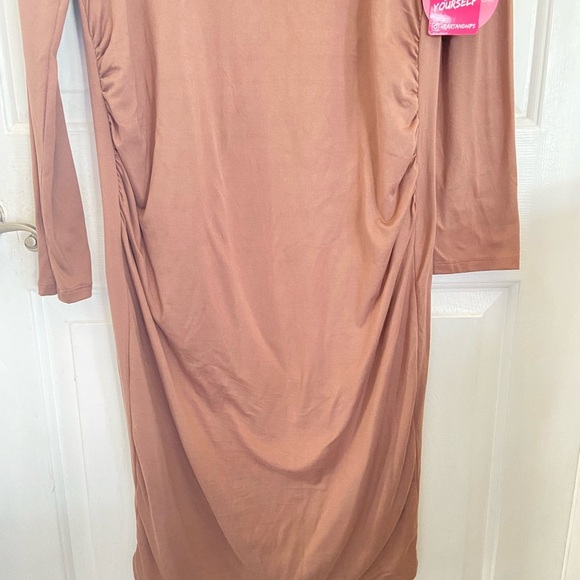 Heart & Hips Maternity Dress - Picture 6 of 14